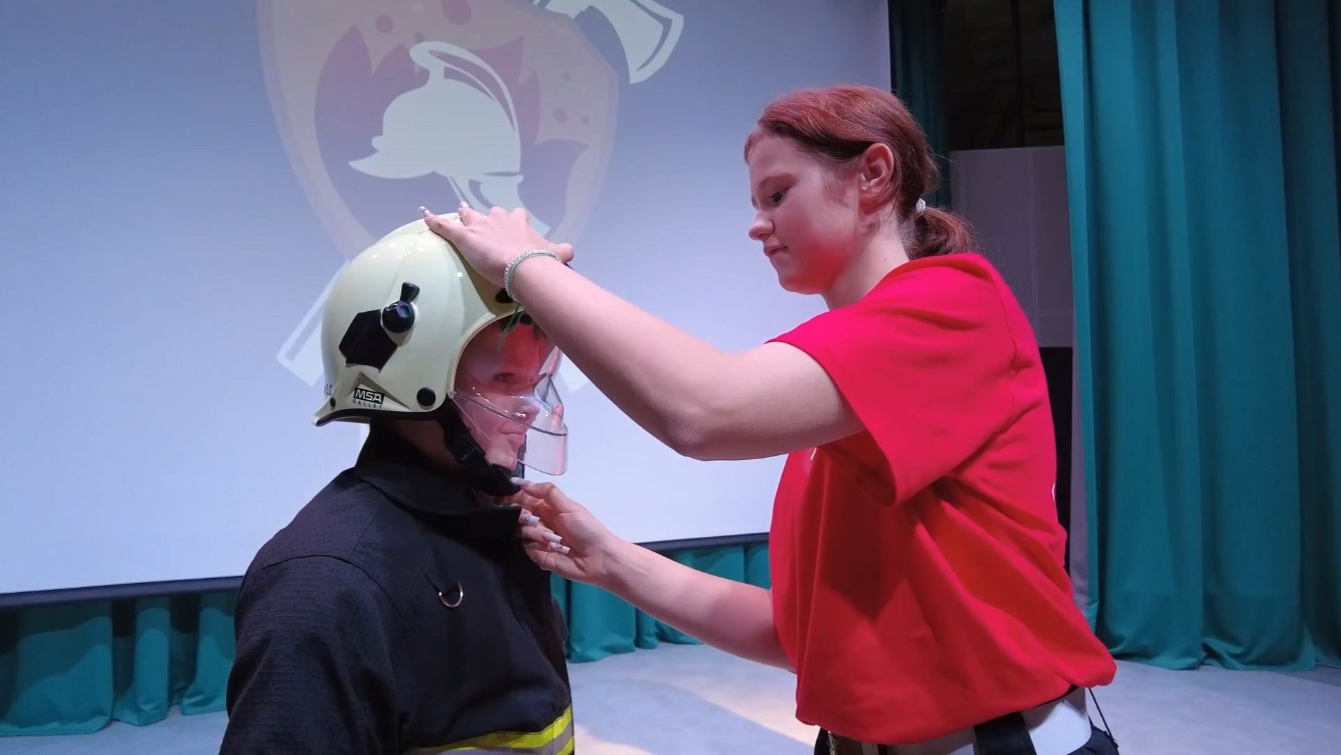 (12+) Как школьный отряд «Огнеупорные» покоряет всероссийские и региональные конкурсы? смотреть онлайн