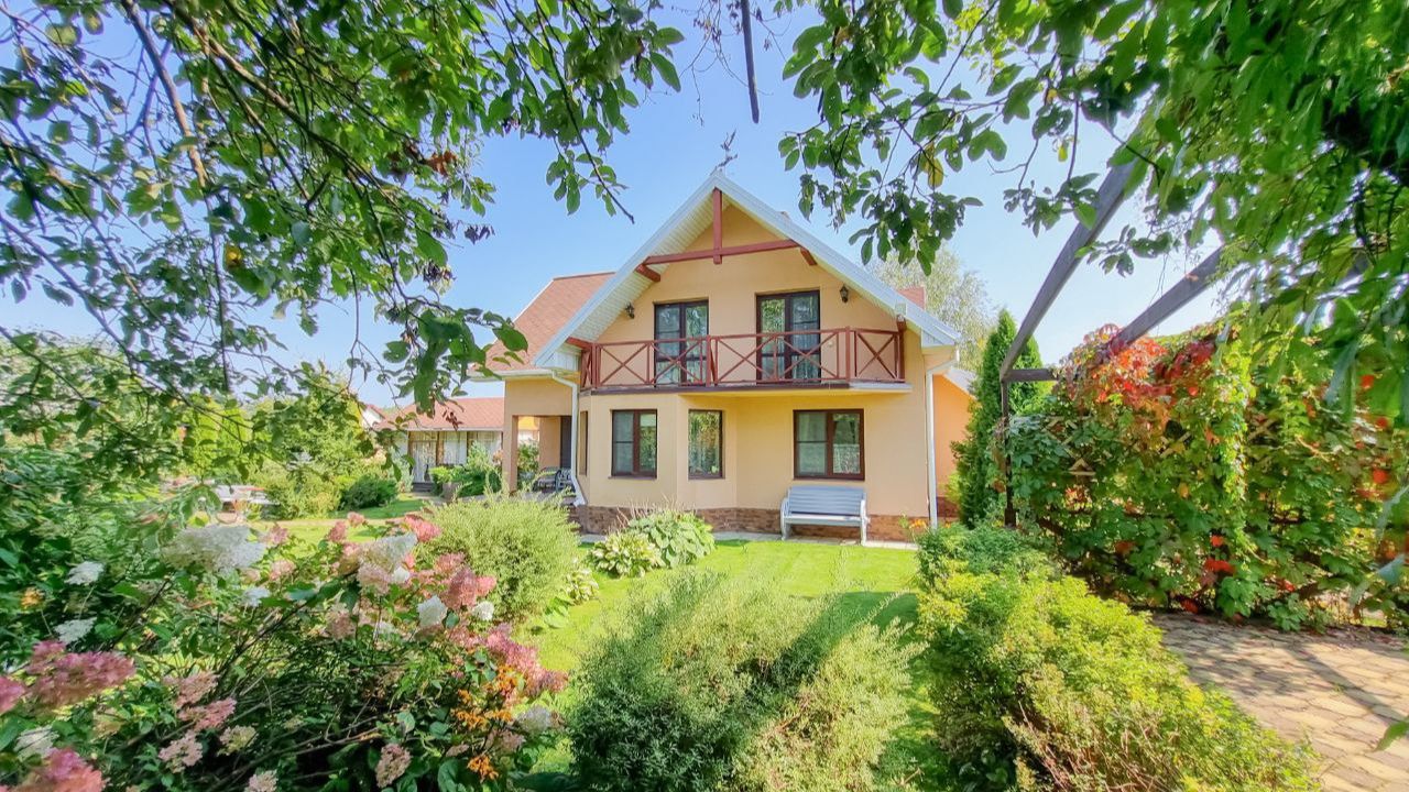 Продается шикарный 2-х этажный жилой дом и земельный участок в СНТ «Золотьково» (около д. Семёнково)