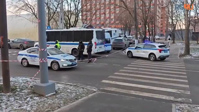 Следователи и криминалисты продолжают работать на месте взрыва на Елецкой улице смотреть онлайн