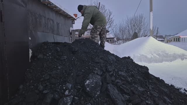 Жир натопила,можно продать/ комнату домыла/ привезли немаленькую кучу смотреть онлайн