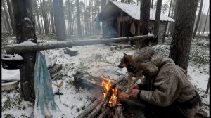 ДОБРАЛИСЬ ДО ЛЕСНОЙ ИЗБЫ. ЖИВУ С СОБАКОЙ В ДАЛИ ОТ ЛЮДЕЙ.  БЫТ В ЛЕСНОЙ ИЗБУШКЕ. ПОЙМАЛ ТРОФЕЙ