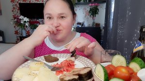 ПЕРВЫЙ МУКБАНГСКУМБРИЯКАРТОФЕЛЬОВОЩИи ГРЕЙП