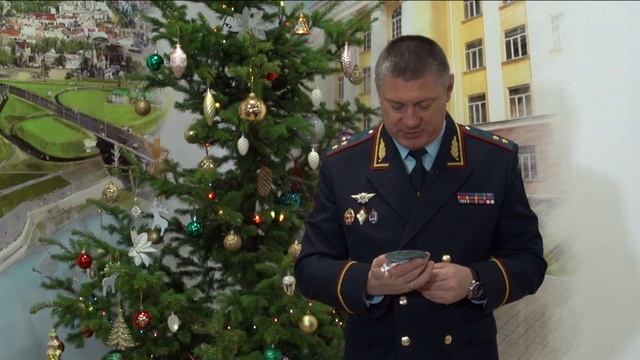 Начальник ГУ МВД России по Алтайскому краю Сергей Камышев принял участие в акции «Ёлка желаний» смотреть онлайн