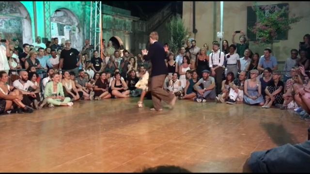 Нильс и Бьянка парят в воздухе! У них невероятная грация в танце! смотреть онлайн