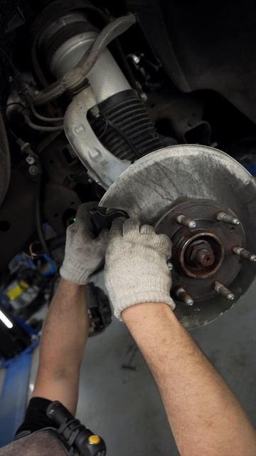 Установили усиленную тормозную систему Brembo на Cadillac Escalade