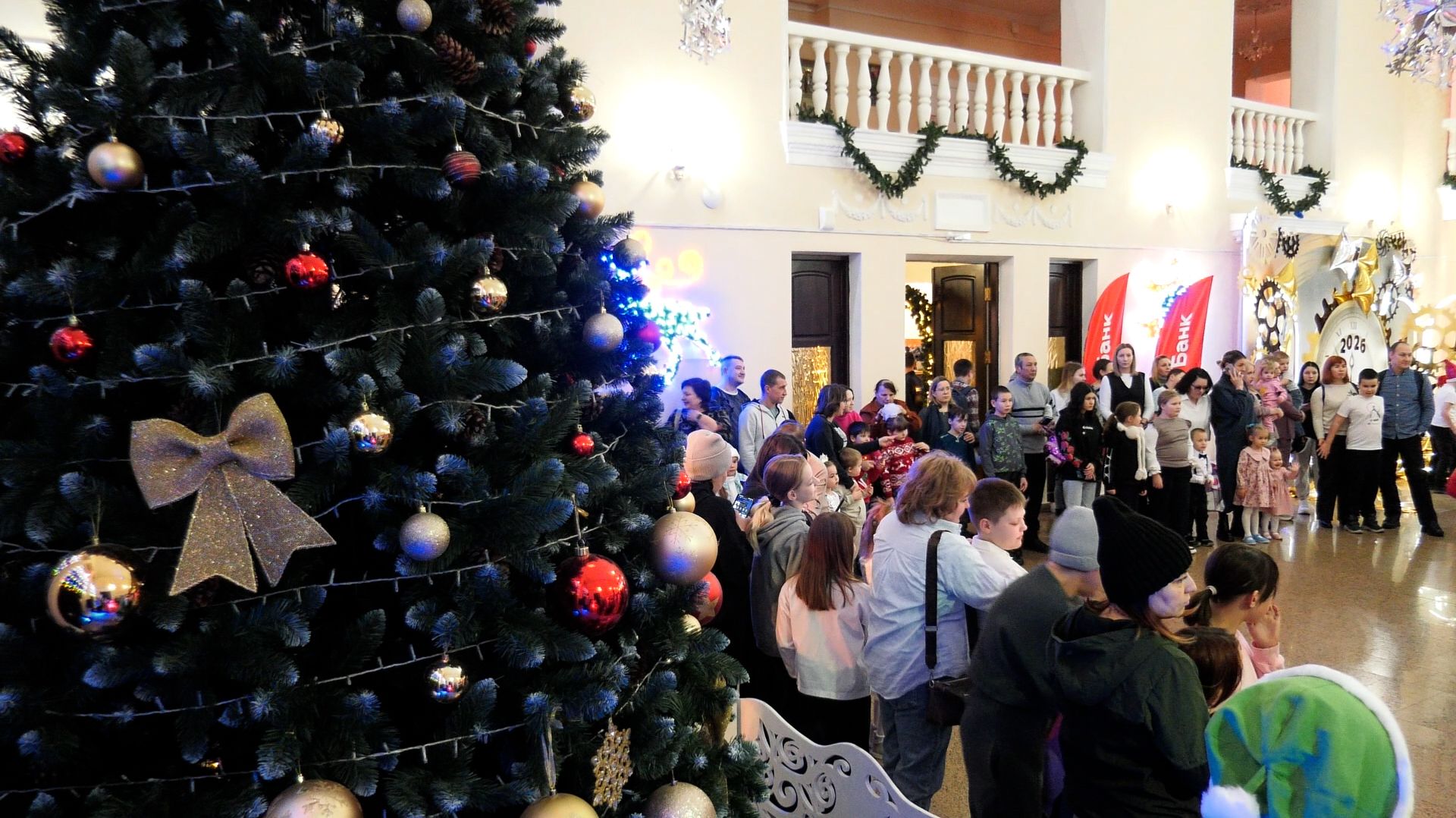 В Доме культуры Кирова прошла социальная елка смотреть онлайн