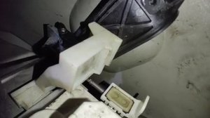 Ремонт, снятие и установка дверного заднего замка Форд Мондео 3