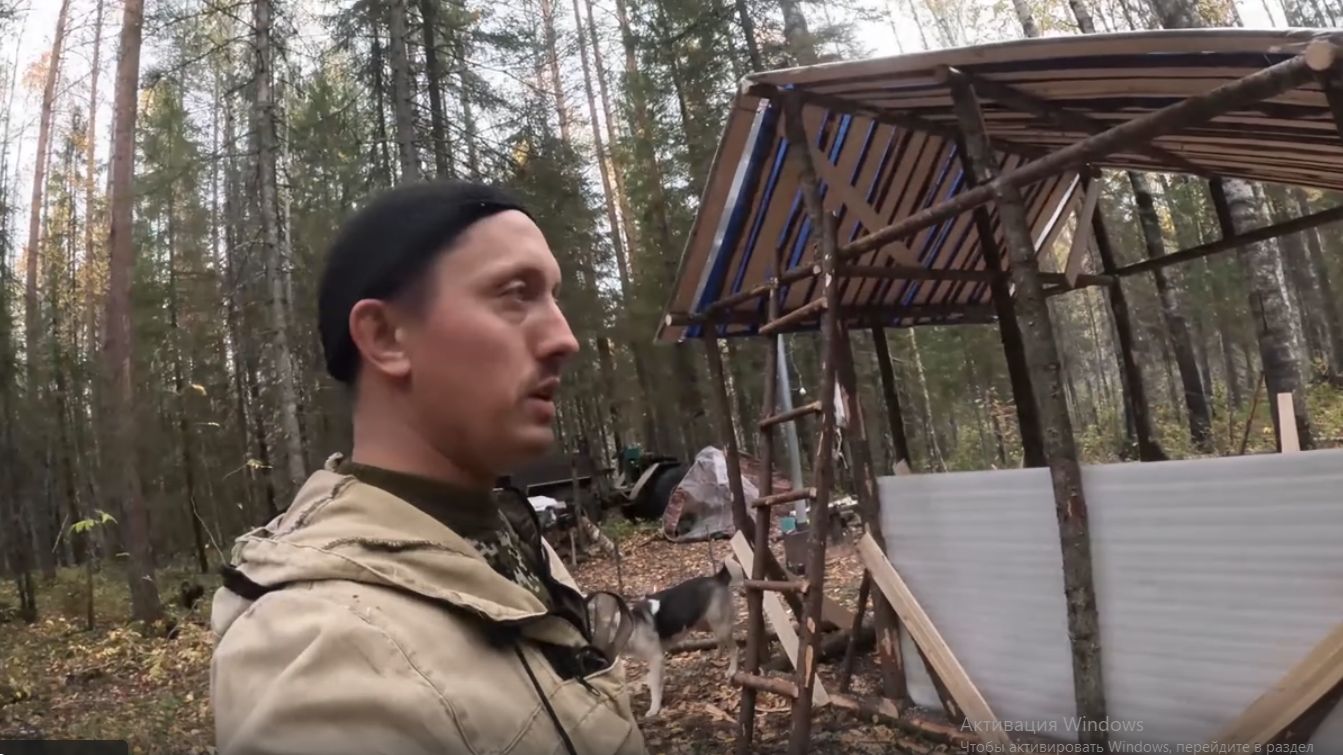 Строительство бытовки на таёжной речке. Часть первая. смотреть онлайн