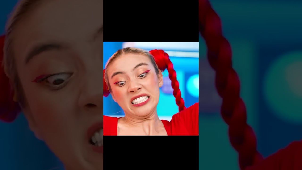 Когда девушка пыталась открыть бутылку, она разбилась. смотреть онлайн