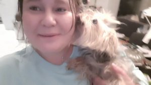 В МосквеЖенька готовит завтрак