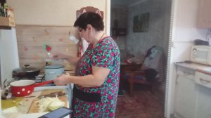 Жизнь в деревне. Хроника дня: С утра размялись, дела ! На обед щи и котлеты