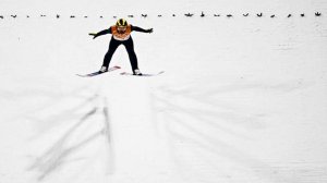 FIS допустила двух спортсменов из РФ до турниров по прыжкам с трамплина