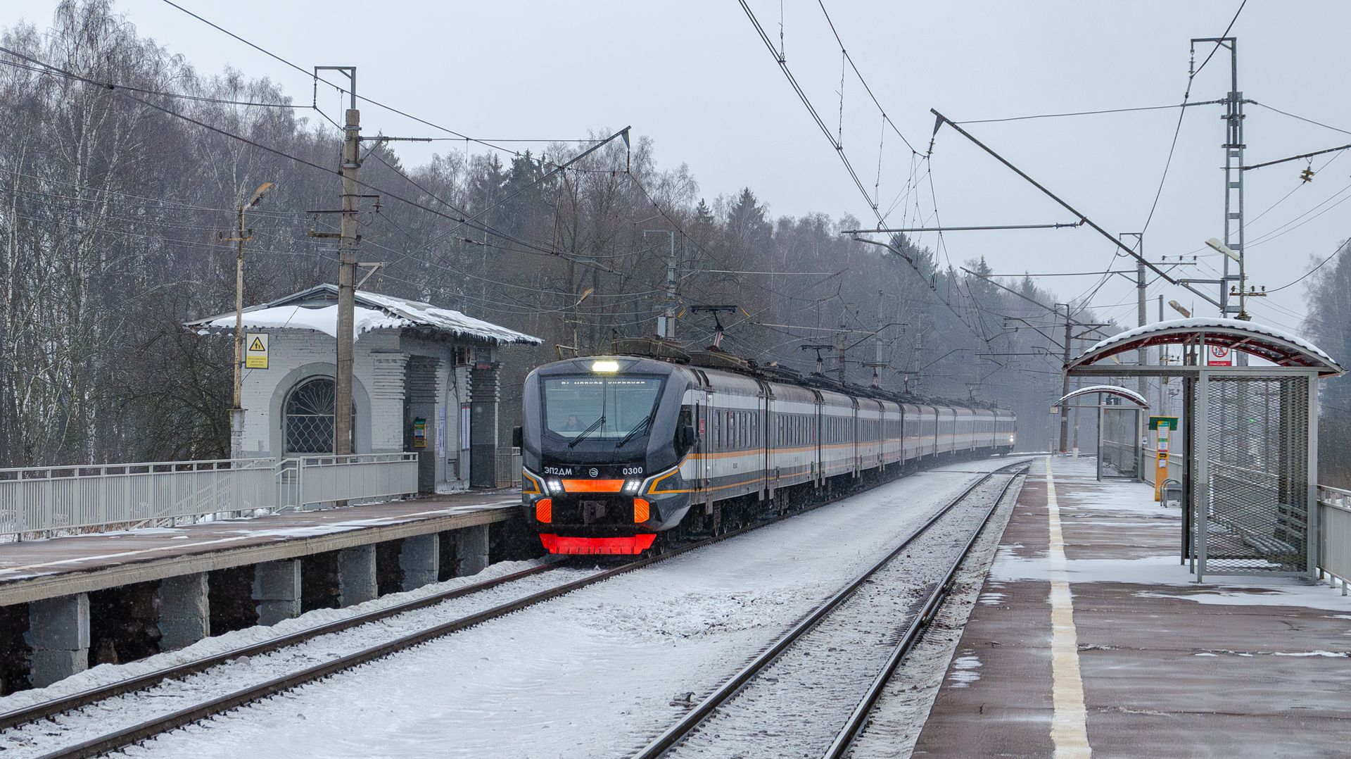 Прибытие и отправление ЭП2ДМ-0300 сообщением Калуга-1 - Москва на о. п. Башкино