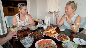 МАХМУТЛАРУ ВЕРОНИКИГОЛАЯ ЖЕНЩИНА готовитВ МЕНЮ:пирогиОКРОШКАКурицас картошкойХОРОШО СИДИМ