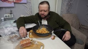 Мы так мало кушаем Осталось вчерашнее приготовленное блюдо и я решил им поужинать Спагетти с мясом