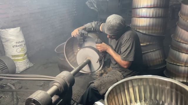 Как производят примитивные стиральные машины в Пакистане смотреть онлайн