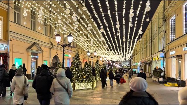 Москва готовится к Новому году 2026 праздничные улицы и предвкушение чуда 🎄✨🏙️ смотреть онлайн