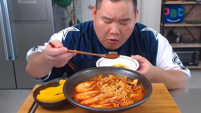 Мукбанг по Корейски, кушаем и наслаждаемся. Эпический пир. смотреть онлайн