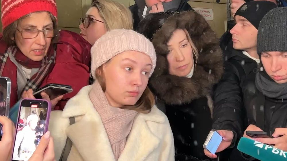 Адвокат Мария Пухова прокомментировала решение суда о выселении Ларисы Долиной смотреть онлайн