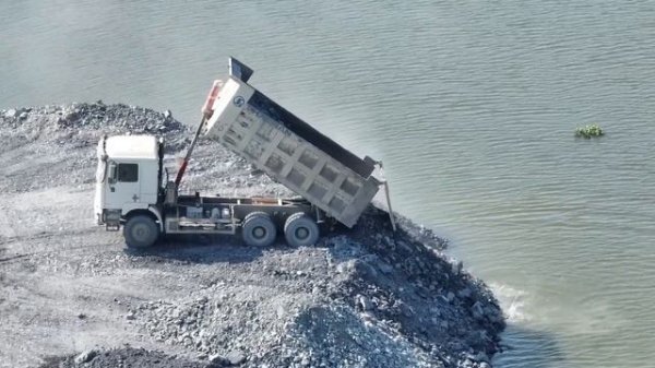 Good Work DumpTruck SHACMAN Many Transport Rock Filling Lake With Wheel Loader Push Rock.