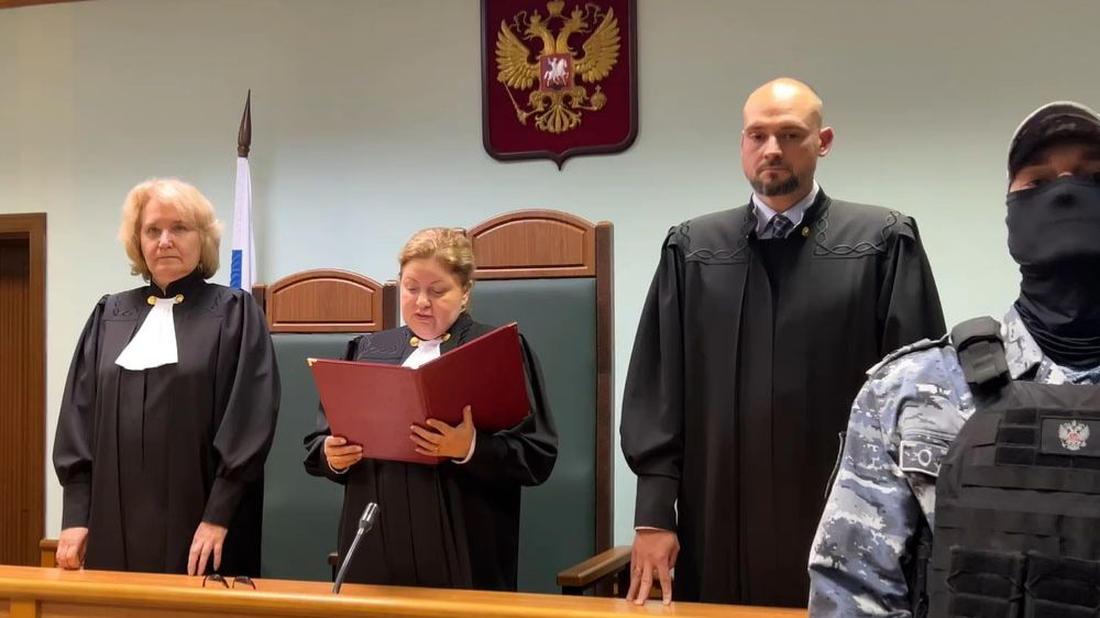 Мосгорсуд удовлетворил иск Лурье о выселении артистки Долиной смотреть онлайн