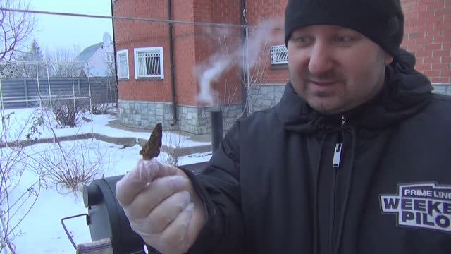 СВИНИНА НА КОСТИ HOT&FAST И КАРТОФЕЛЬ СО СМОРЧКАМИ В СЛИВОЧНОМ СОУСЕ В СМОКЕРЕ OKLAHOMA JOE!) смотреть онлайн