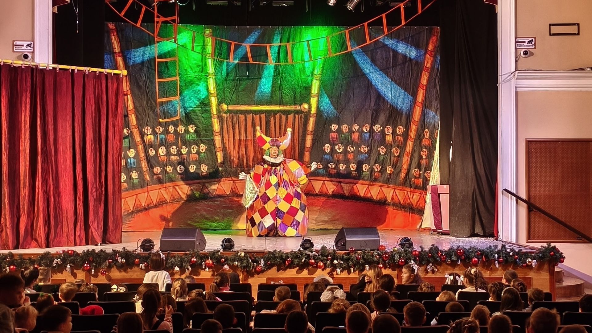 В округе Пушкинский проходят традиционные Ёлки главы смотреть онлайн