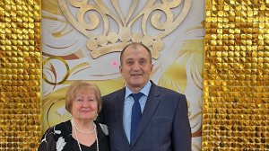 Александр Иванович в кругу друзей отмечает Юбилей