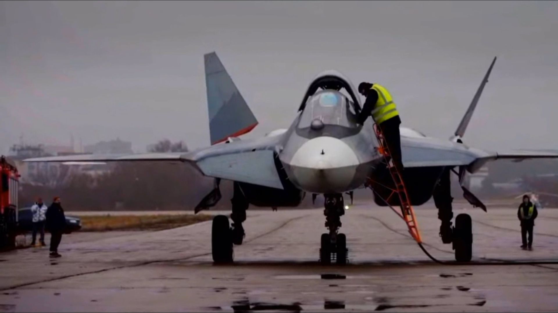 Су-57 совершил первый полет с новым двигателем 5-го поколения смотреть онлайн