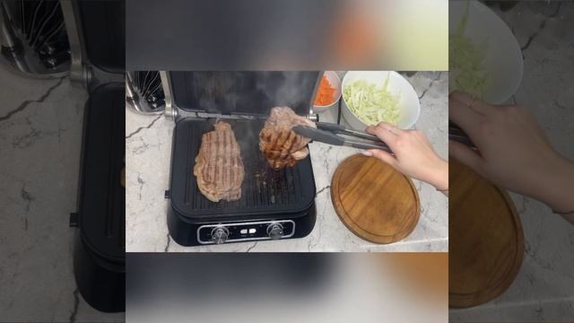Стейки на электрогриле KT-1652 (рецепт салата Коул слоу в смотреть онлайн