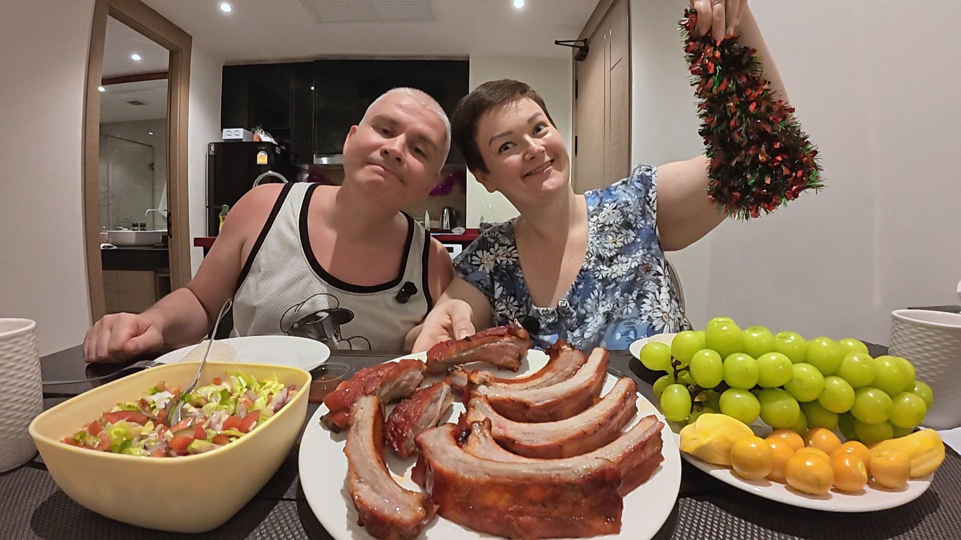 Мукбанг ПИРУЕМ, начали ОТМЕЧАТЬ праздники в Паттайе! В драку собаку ОБГЛОДАЛИ вкусные рёбра) Ужин смотреть онлайн