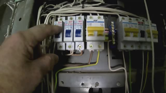 Замена автоматического выключателя в щитке подъезда смотреть онлайн