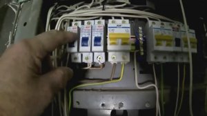 Замена автоматического выключателя в щитке подъезда