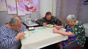 Целый день вкусно кушаем ПЕНСИОНЕРЫ И ИХ СЫН жизнь в Сибири зимой