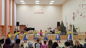 НОВОГОДНИЙ КОНЦЕРТ В ДШИ №1. ТАНЕЦ "ЗВОНКИЕ ЛОЖКИ", АНТ "ЛЕБЁДУШКИ".