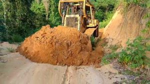 Ремонт бульдозера Plantation Road D6R XL, работающего на фермерской дорожной службе🔥💥