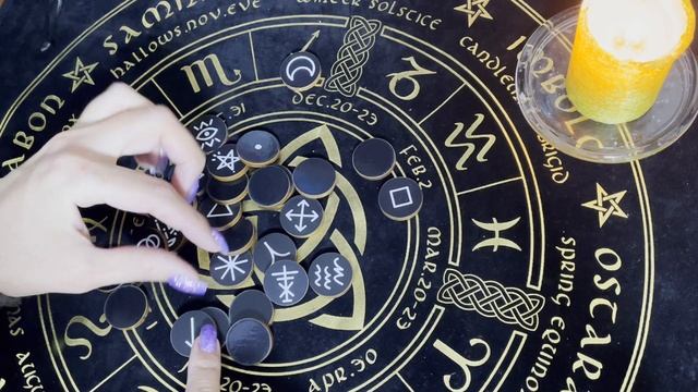 Что происходит в отношениях прямо сейчас? Гадание на ведьминых рунах смотреть онлайн
