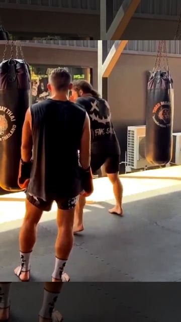 Рафаэль Физиев учит, как удивить соперника быстрым ударом ногой🦵 смотреть онлайн