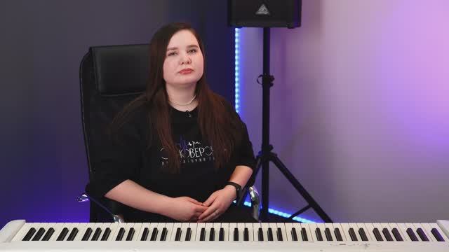 Тренер по вокалу и фортепиано Анастасия Охремчук гориз.