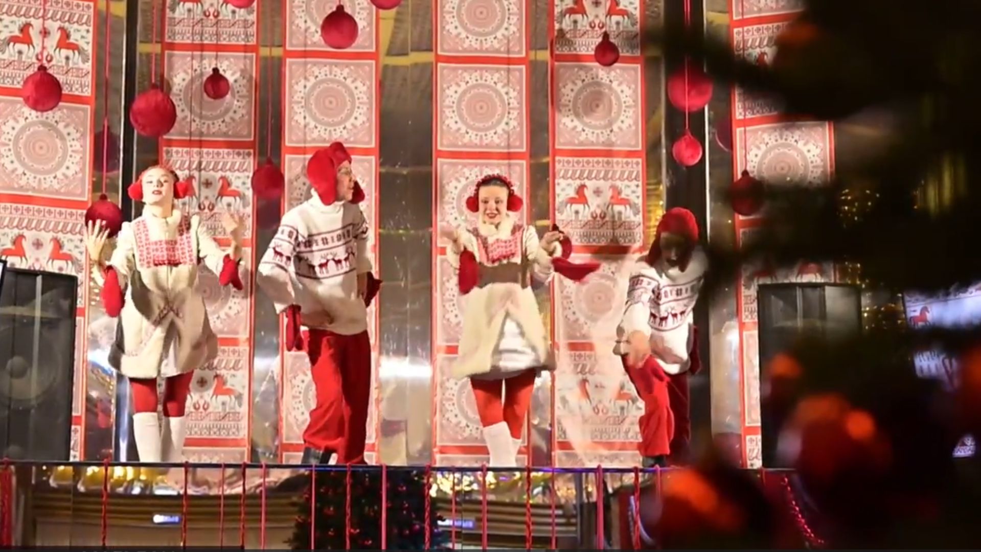 Магаданские дети встречают Новый год на «Ёлке мэра» (0+) смотреть онлайн