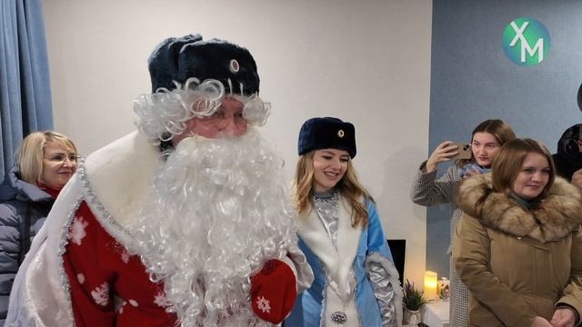 Сотрудники полиции поздравляют семьи, которые особенно нуждаются в поддержке и внимании смотреть онлайн