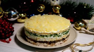 Салат Ананасовый рай с копченой курицей и грибами