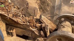 Строительство, дробление щебёнки