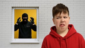 ВОРИШКА НЕВИДИМКА ПРОНИК В НАШ ДОМ! РОМА И ХЕЛПИК