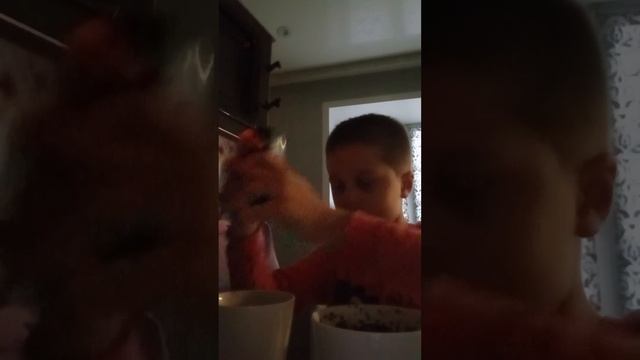 Мы готовим шоколадный коктейль очень лёгкие смотреть онлайн