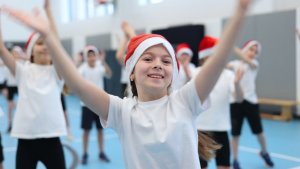 Новогодние игрушки — флешмоб школьников в Куркино