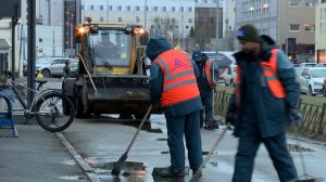 Дворники из Индии помогают в уборке и благоустройстве Санкт-Петербурга
