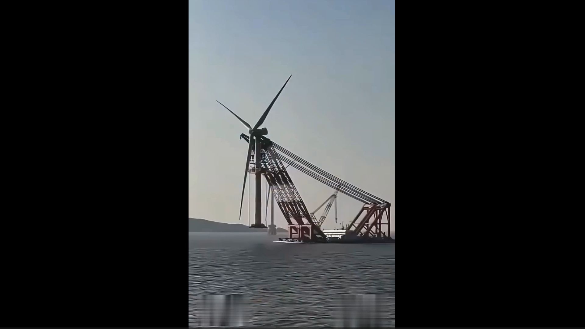 Установка ветряков в море смотреть онлайн