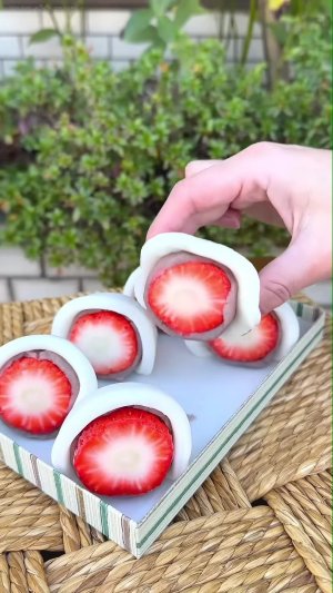 Вкус, в который влюбляешься с первого укуса – клубничное моти из Японии 🍓🍓