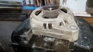 Как выбить Наружный подшипник Генератора